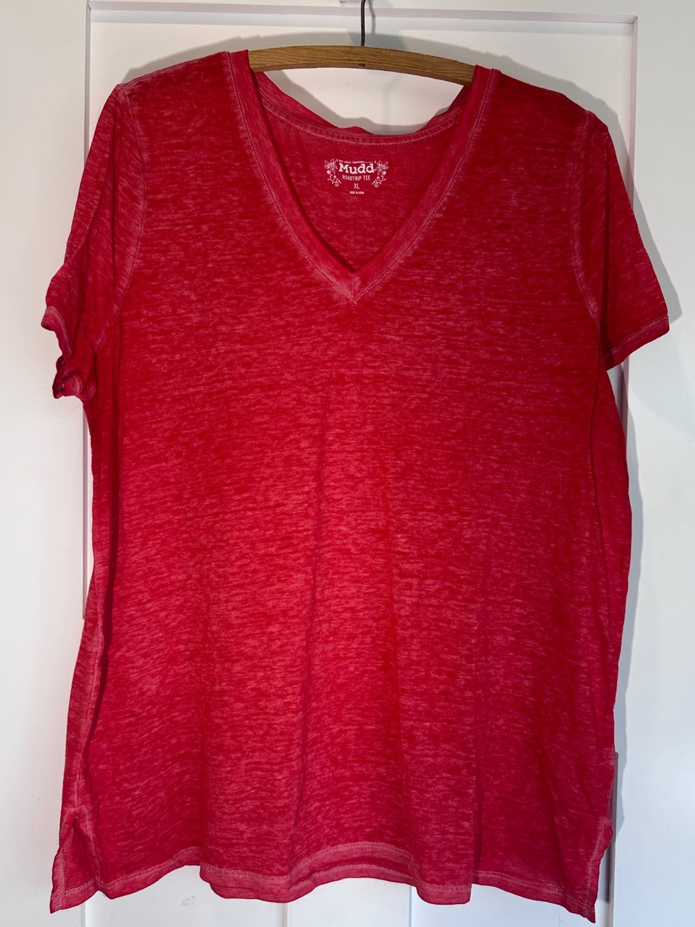 Mudd Women's Bright Red V-Neck Short Sleeve Tee Y2K Style